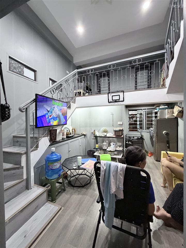 Tập thể thọ lão, 50m2, 2ngủ 2wc, căn góc thoáng, nhà đẹp ở ngay, ô tô đỗ, sân chơi rộng, hàng hiếm