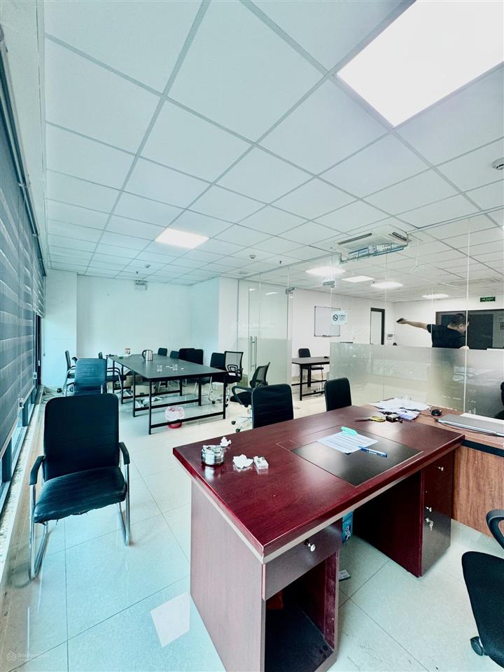 Cho thuê văn phòng mễ trì hạ  nam từ liêm, diện tích 100m2, giá thuê 20.000.000đ.  0965 383 ***