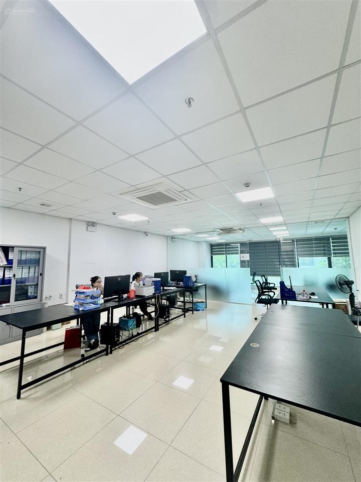 Cho thuê văn phòng mễ trì hạ  nam từ liêm, diện tích 100m2, giá thuê 20.000.000đ.  0965 383 ***