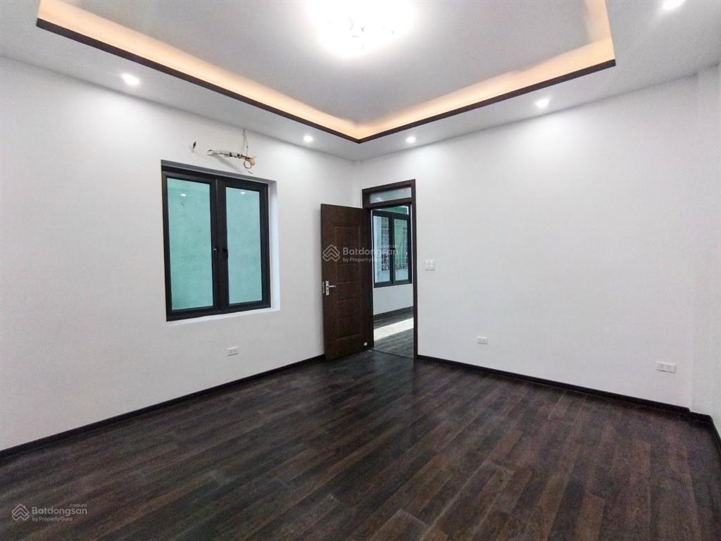 Nhà mặt đường hạ lý .lô góc ,ngay sát đường thế lữ,cầu thang máy ,nhà mới