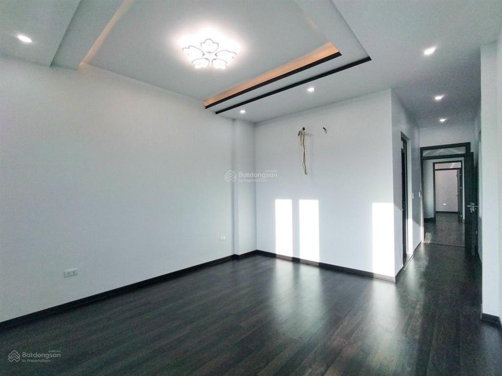 Nhà mặt đường hạ lý .lô góc ,ngay sát đường thế lữ,cầu thang máy ,nhà mới