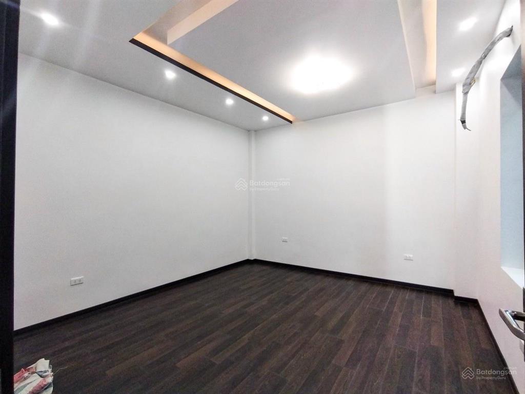 Nhà mặt đường hạ lý .lô góc ,ngay sát đường thế lữ,cầu thang máy ,nhà mới