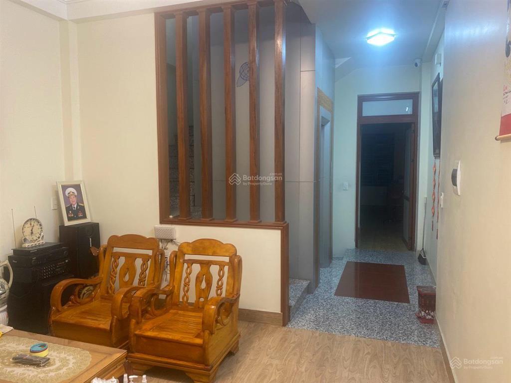 Bán nhà mặt đường chùa hàng ,đoạn đầu gần tô hiệu ,cầu thang máy