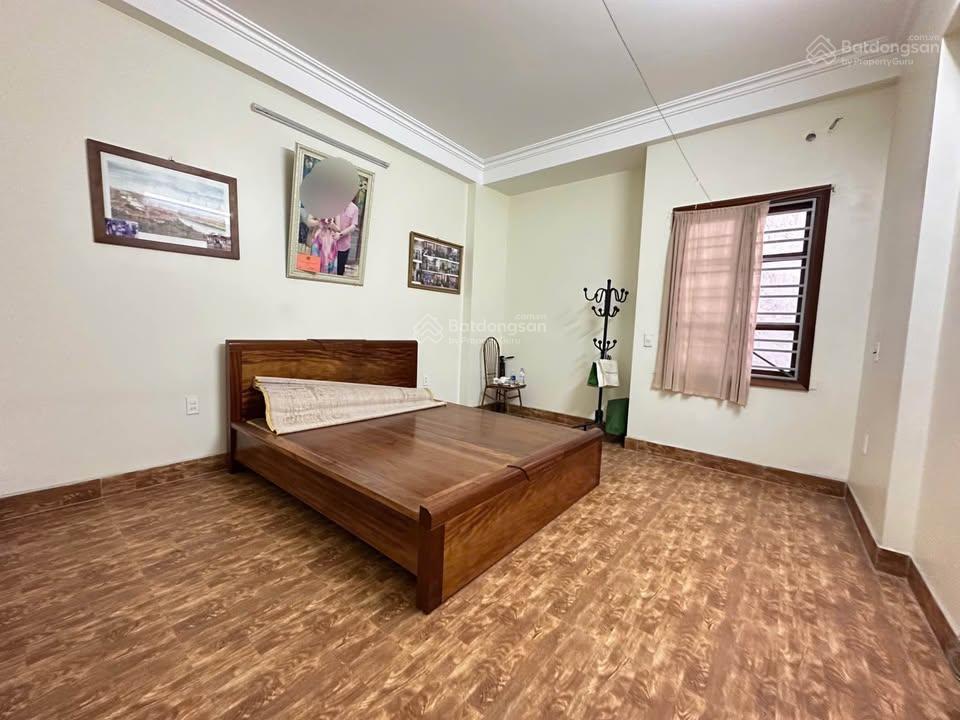 Bán nhà mặt đường chùa hàng ,đoạn đầu gần tô hiệu ,cầu thang máy