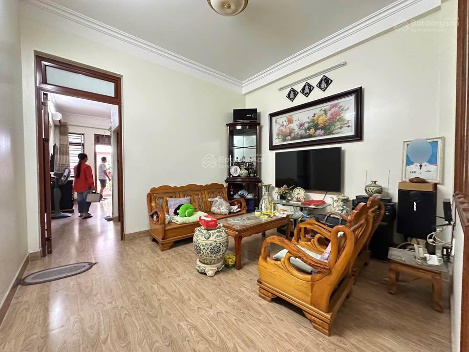 Bán nhà mặt đường chùa hàng ,đoạn đầu gần tô hiệu ,cầu thang máy