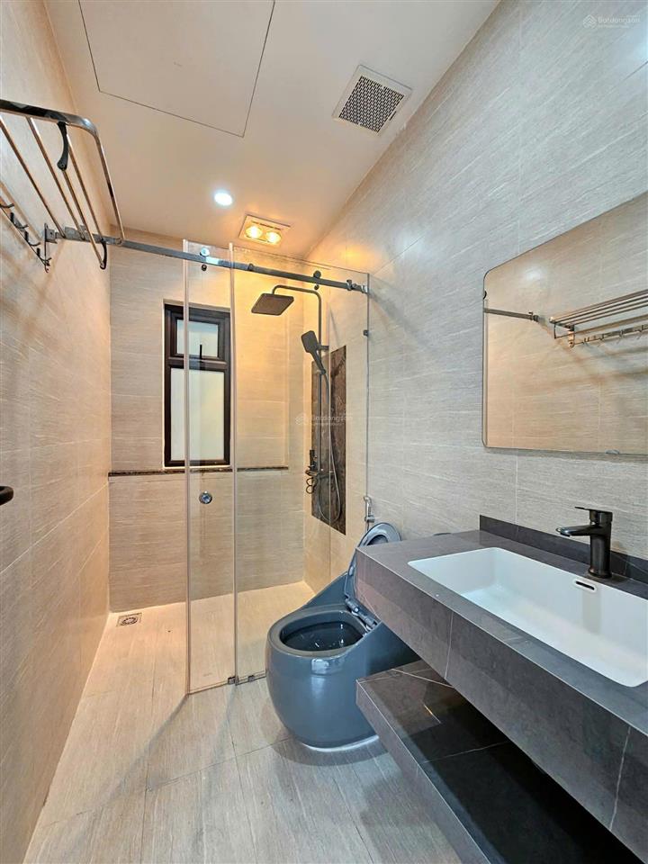 Nhà mặt đường 208 an đồng ,ngay gần ngã tư ắc quy ,vỉa hè rộng ,đăng sau view sông
