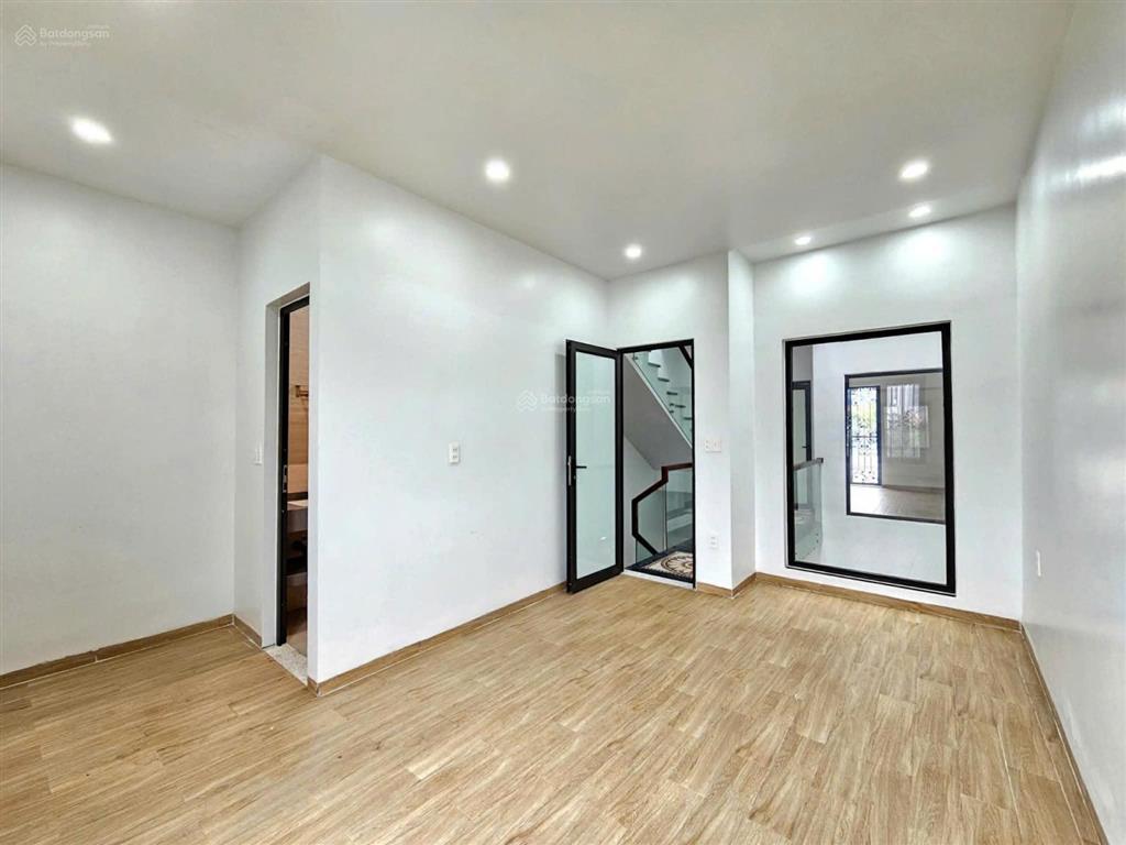 Nhà mặt đường 208 an đồng ,ngay gần ngã tư ắc quy ,vỉa hè rộng ,đăng sau view sông