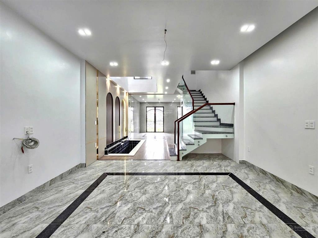 Nhà mặt đường 208 an đồng ,ngay gần ngã tư ắc quy ,vỉa hè rộng ,đăng sau view sông