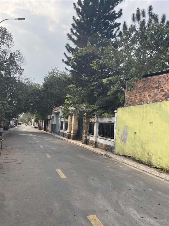 Mt đường 215  tân phú  thủ đức  chỉ 43tr/m2 đất có nhà c4  218m2 full thổ cư  giá 9.5tỷ