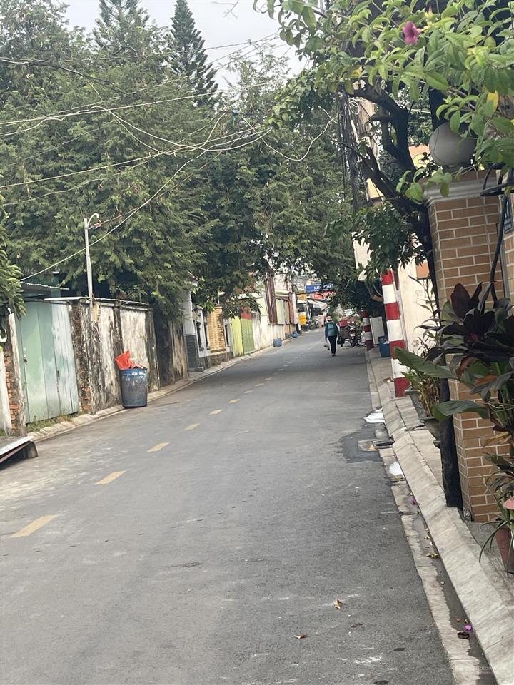 Mt đường 215  tân phú  thủ đức  chỉ 43tr/m2 đất có nhà c4  218m2 full thổ cư  giá 9.5tỷ