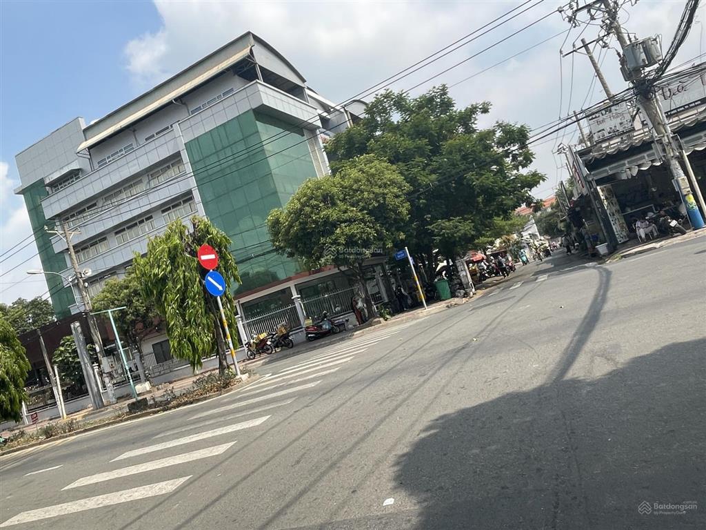 Phước bình  dt 100m2 đất chỉ 6.35t
hxh  ngang 5  xây 3 lầu 1 tum.