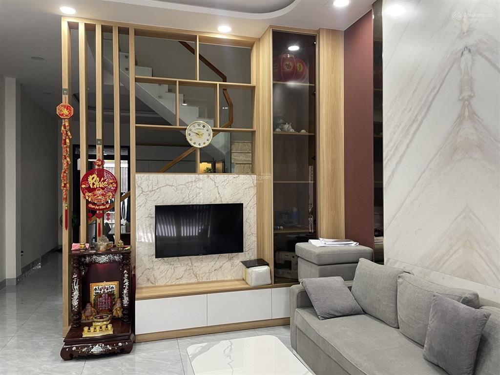 Trường thọ hơn 8tỷ có nhà diện tích khủng
4 lầu đẹp lung linh  5pn nhà không có đối thủ.