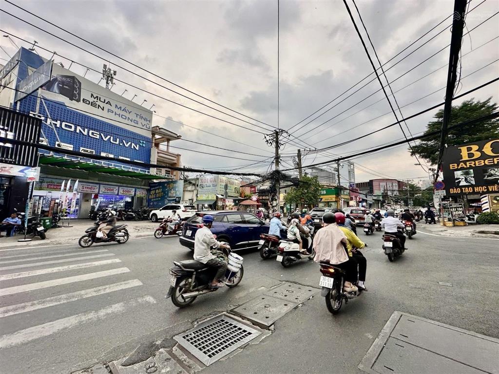 Lê văn việt  8 tỷ  112m² đất hxh 1 trục.
ngang 7m  cách mặt tiền 50m