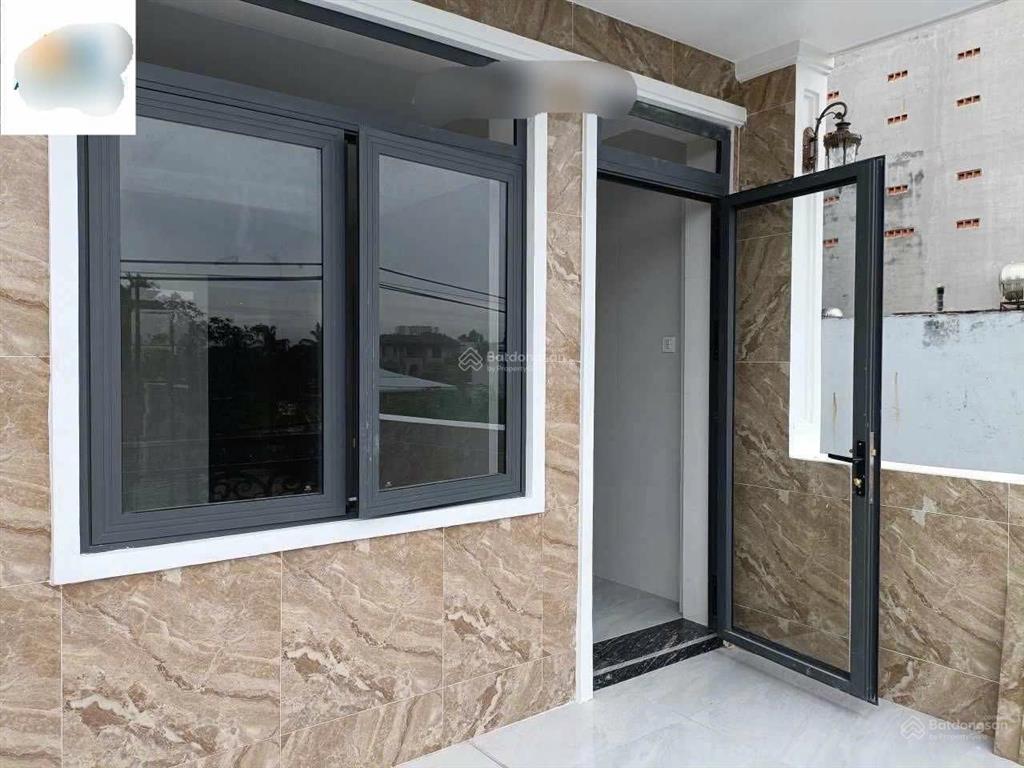 Mt bưng ông thoàn  hơn 12 tỷ  nhà 6 tấm kinh doanh đa ngành nghề  có thang máy.