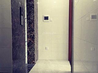 Mt bưng ông thoàn  hơn 12 tỷ  nhà 6 tấm kinh doanh đa ngành nghề  có thang máy.
