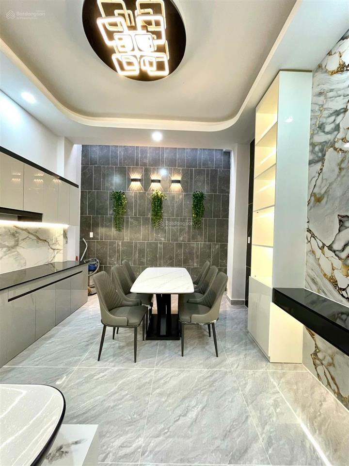 Lê văn việt  hơn 7tỷ  4 tấm  hxh 6m. nhà mới  5pn  5wc  sẵn nội thất