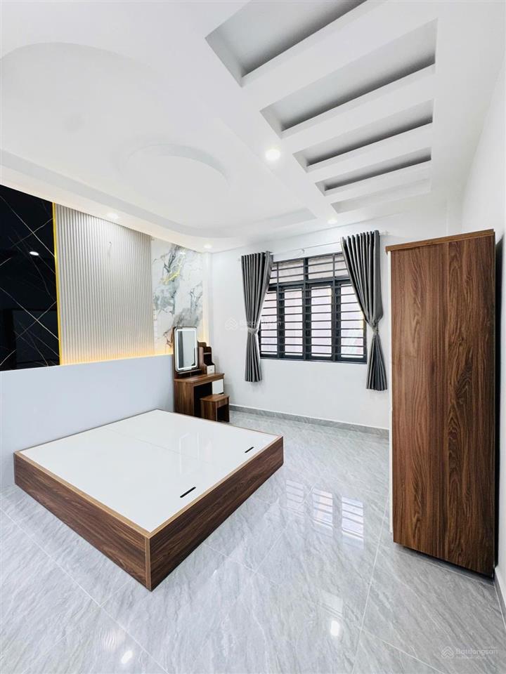 Lê văn việt  hơn 7tỷ  4 tấm  hxh 6m. nhà mới  5pn  5wc  sẵn nội thất