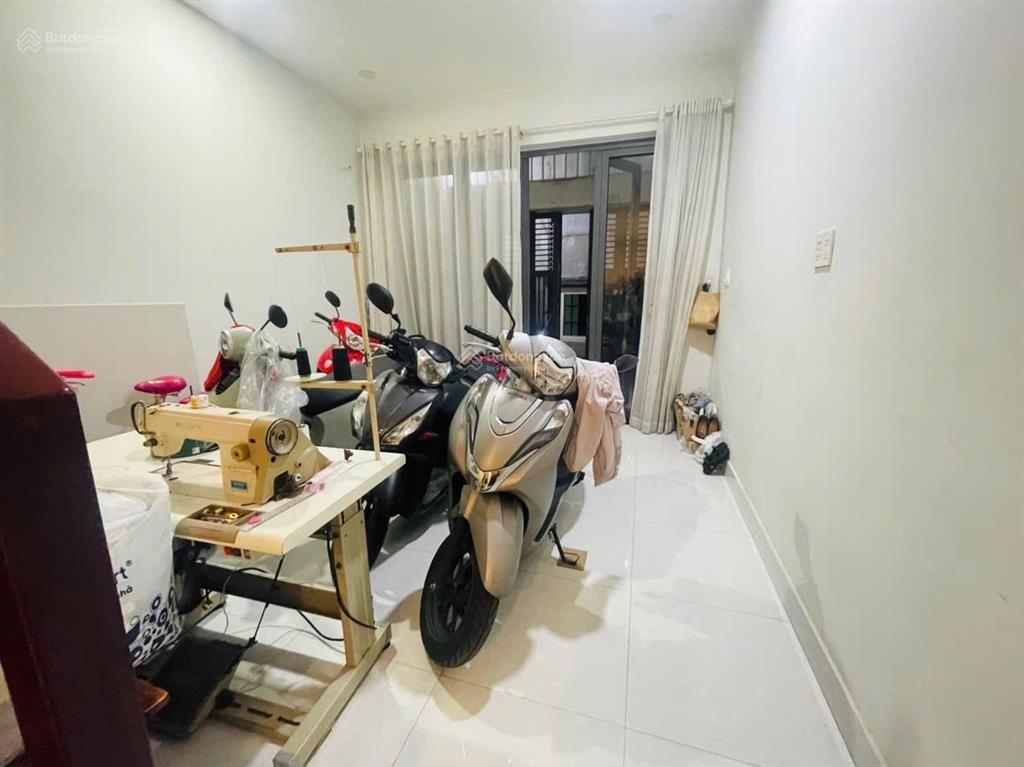 Trần thị điệu  phước long b  chỉ 5.3 tỷ nhà 3 lầu  3pn  50m²  hxh