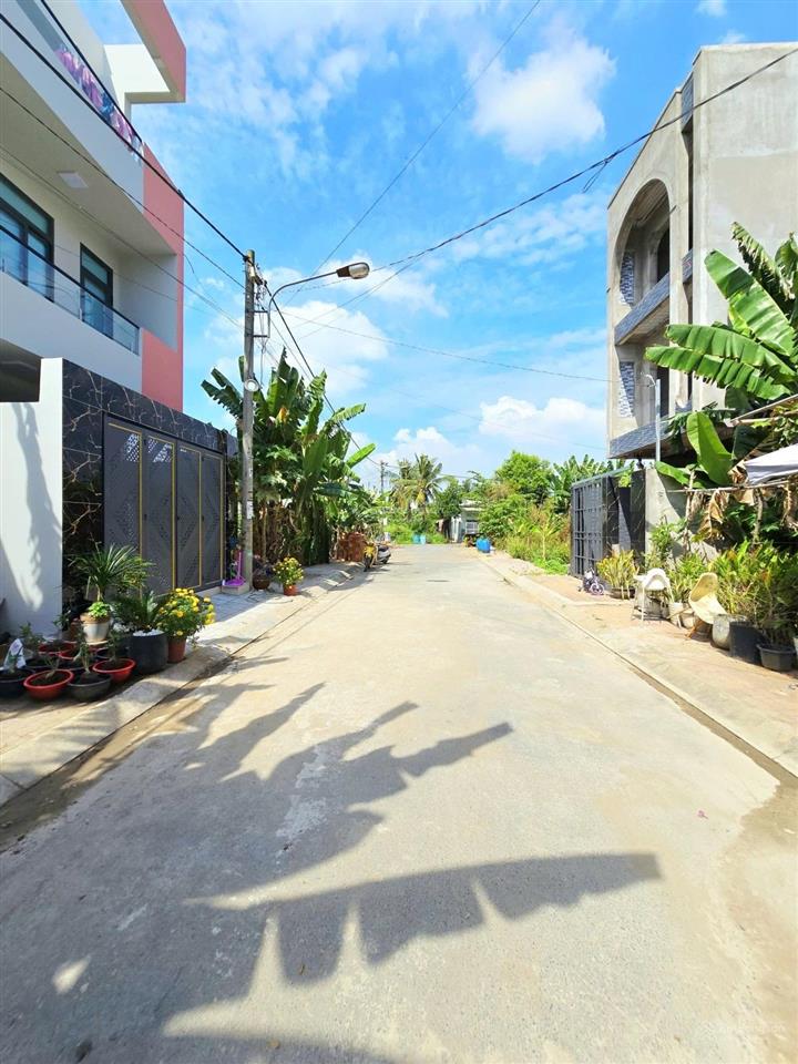 Đất vinhomes  chỉ 3.3 tỷ  đường 8m. ngang 4.2m  xây cao tầng