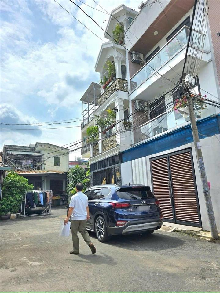 Man thiện  chủ rất gấp  từ 12 tỷ còn 9.8 tỷ. nhà siêu đẹp, kế bên khu cảnh vệ, 2 mặt tiền.