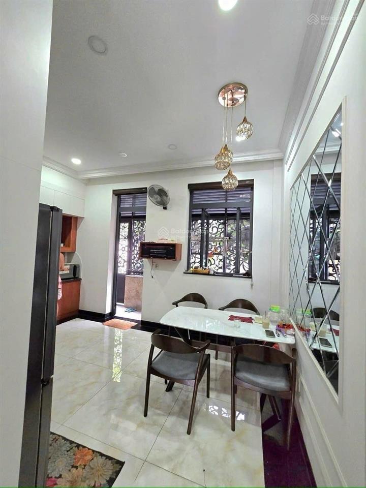 Man thiện  chủ rất gấp  từ 12 tỷ còn 9.8 tỷ. nhà siêu đẹp, kế bên khu cảnh vệ, 2 mặt tiền.