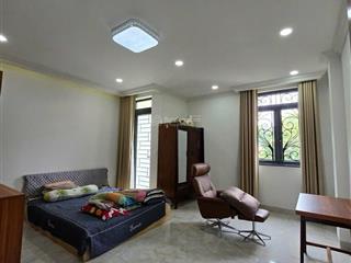 Man thiện  chủ rất gấp  từ 12 tỷ còn 9.8 tỷ. nhà siêu đẹp, kế bên khu cảnh vệ, 2 mặt tiền.