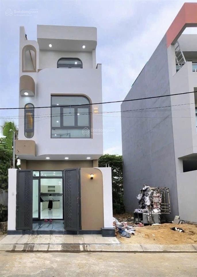 Kế vinhomes  nhà 4 tấm  chỉ hơn 4 tỷ đường 10m  4pn  3wc  mới
