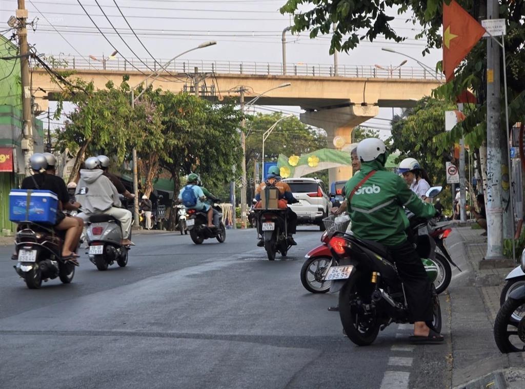 Đặng văn bi  72m2  2 lầu  5 tỷ hơn 4pn  ngang 5.7m  hẻm thông đặng văn bi  trường thọ