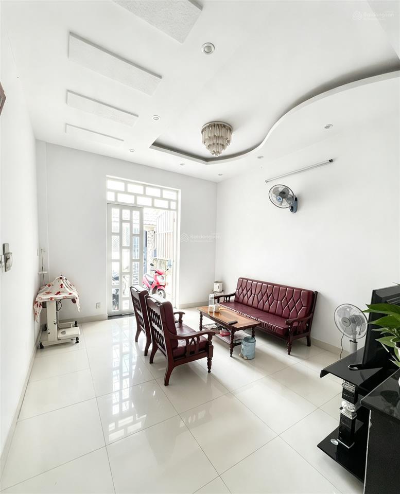 Phước long b  hxh  2 lầu  7 tỷ hơn nhà tự xây 3pn  về ở ngay  chủ kẹt bank.