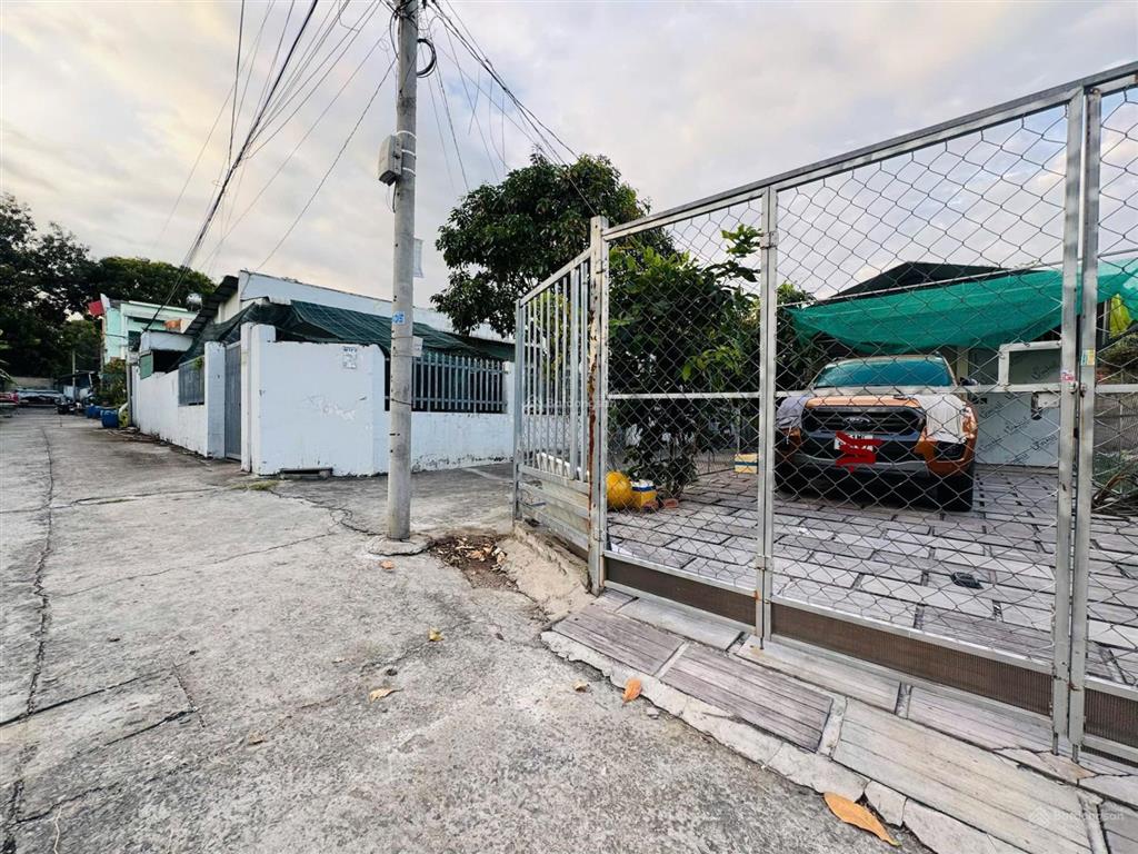 Hẻm 5m  52m2  3tỷ6 ngang 4.5m  cách lê văn việt 500m