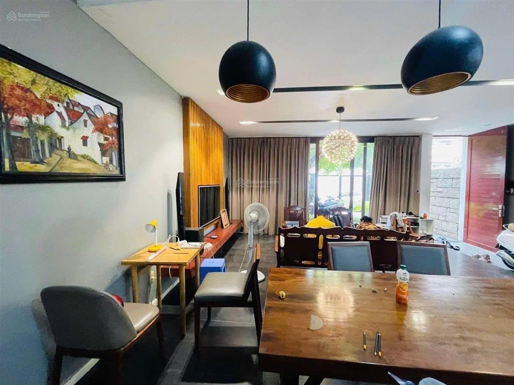 Lê văn việt  giá cũ 21 tỷ  mới 16 tỷ villa 3 tầng  185m2  thiết kế sang trọng