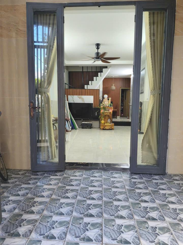 ► Sau MT Lê Đình Lý, 65m2, 2 tầng sạch đẹp, 3PN, sân rộng, nhỉnh 4 tỷ