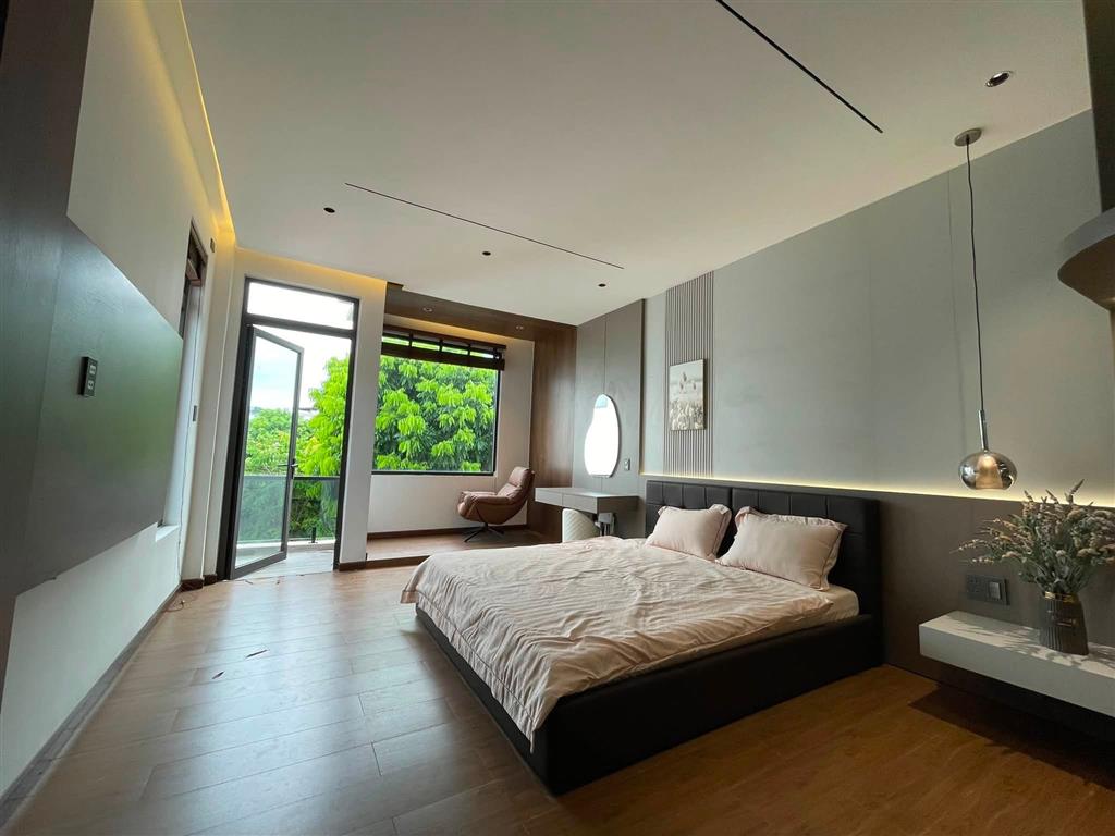 ► Mặt Tiền Nguyễn Như Hạnh 102m2, 3 tầng, 4PN, sân Ô tô, 6.xx tỷ