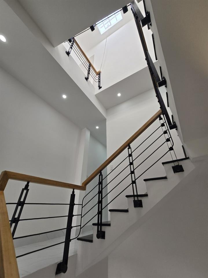 ► MT Hoàng Diệu 2 chiều, 77m2, 2 mặt thoáng, 3 tầng đẹp, 7PN, kinh doanh cực ngon, Giảm