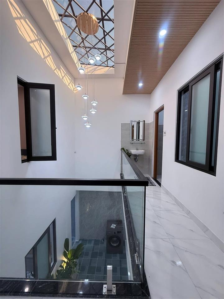 ► Nhà kiệt rộng thẳng thông sát Trần Cao Vân, 92m2, ngang 5.4m, 2 tầng 4PN, ở ngay