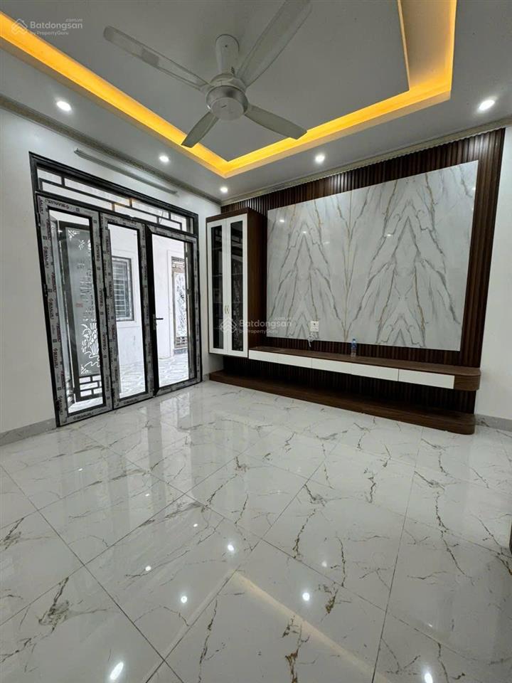 Bán nhà 4t x 40m2. ô tô đỗ đầu nhà. full đầy đủ nội thất cơ bản. gần trườngtd thể thao giá 3,25tỷ