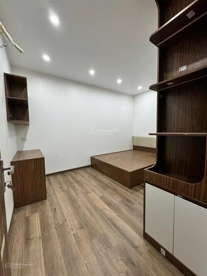 Bán nhà 4t x 40m2. ô tô đỗ đầu nhà. full đầy đủ nội thất cơ bản. gần trườngtd thể thao giá 3,25tỷ