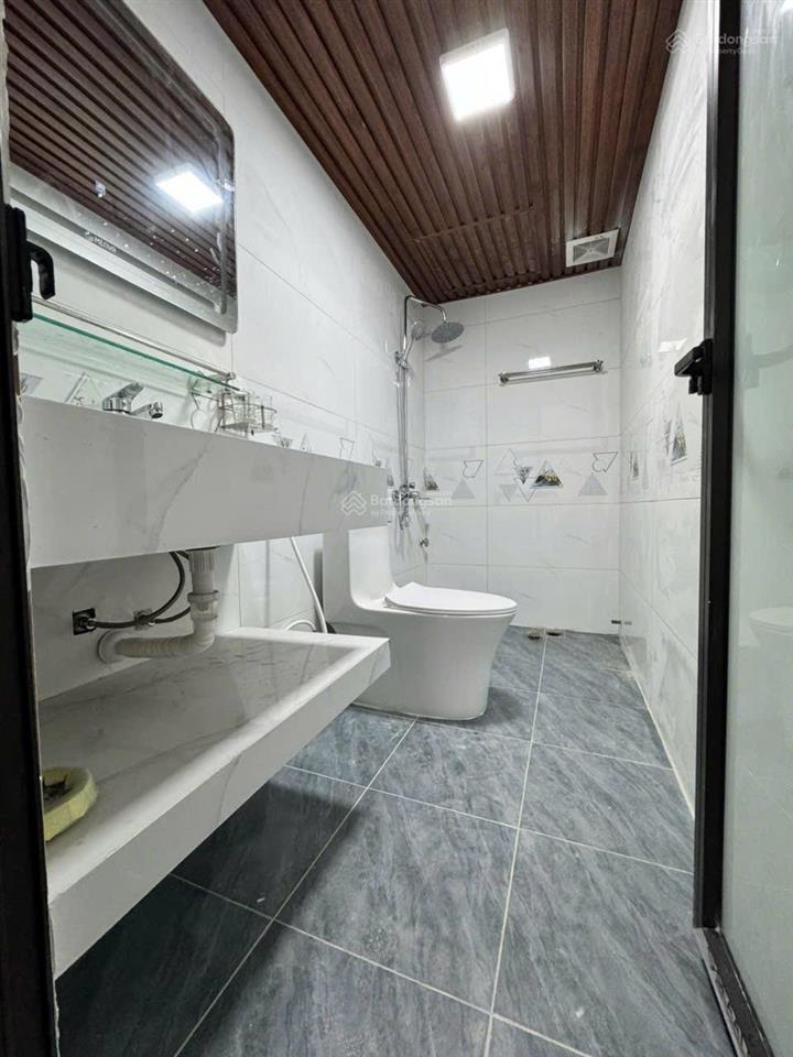 Bán nhà 4t x 40m2. ô tô đỗ đầu nhà. full đầy đủ nội thất cơ bản. gần trườngtd thể thao giá 3,25tỷ