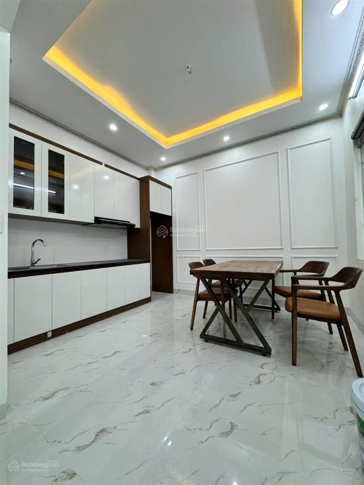 Bán nhà 4t x 40m2. ô tô đỗ đầu nhà. full đầy đủ nội thất cơ bản. gần trườngtd thể thao giá 3,25tỷ