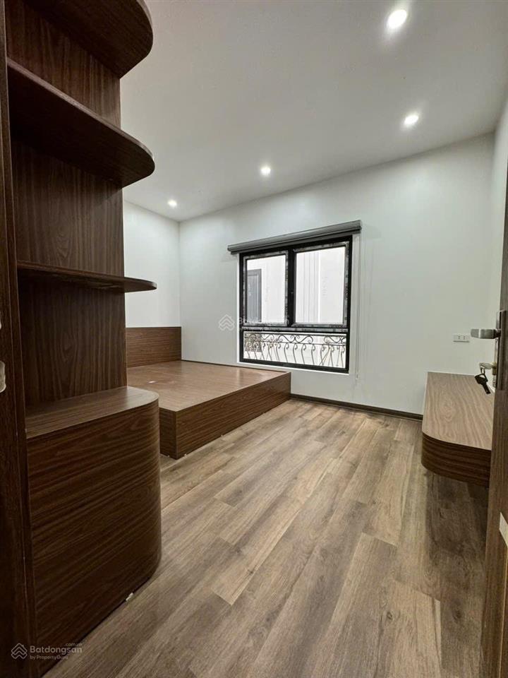 Bán nhà 4t x 40m2. ô tô đỗ đầu nhà. full đầy đủ nội thất cơ bản. gần trườngtd thể thao giá 3,25tỷ