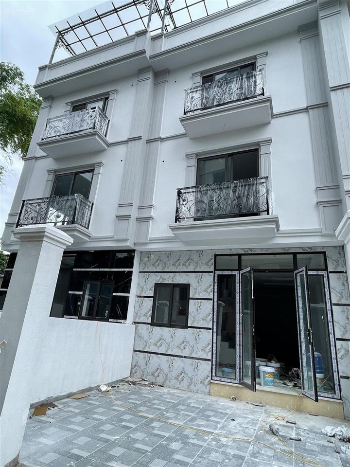 Bán nhà 4tx45m2. full nội thất ngõ thông ôtô qua. cách đại học phenikaa 1,5km.  0985 343 ***