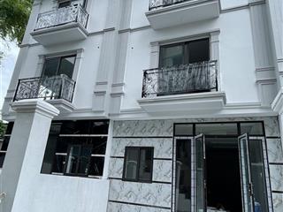 Bán nhà 4tx45m2. full nội thất ngõ thông ôtô qua. cách đại học phenikaa 1,5km.  0985 343 ***