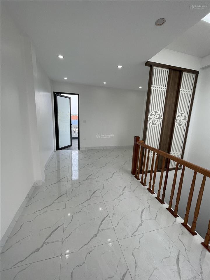Bán nhà riêng 4 tầng 40m2. oto đỗ đầu ngõ. có sân thượng trước sau rộng thoáng. gần quốc lộ 6