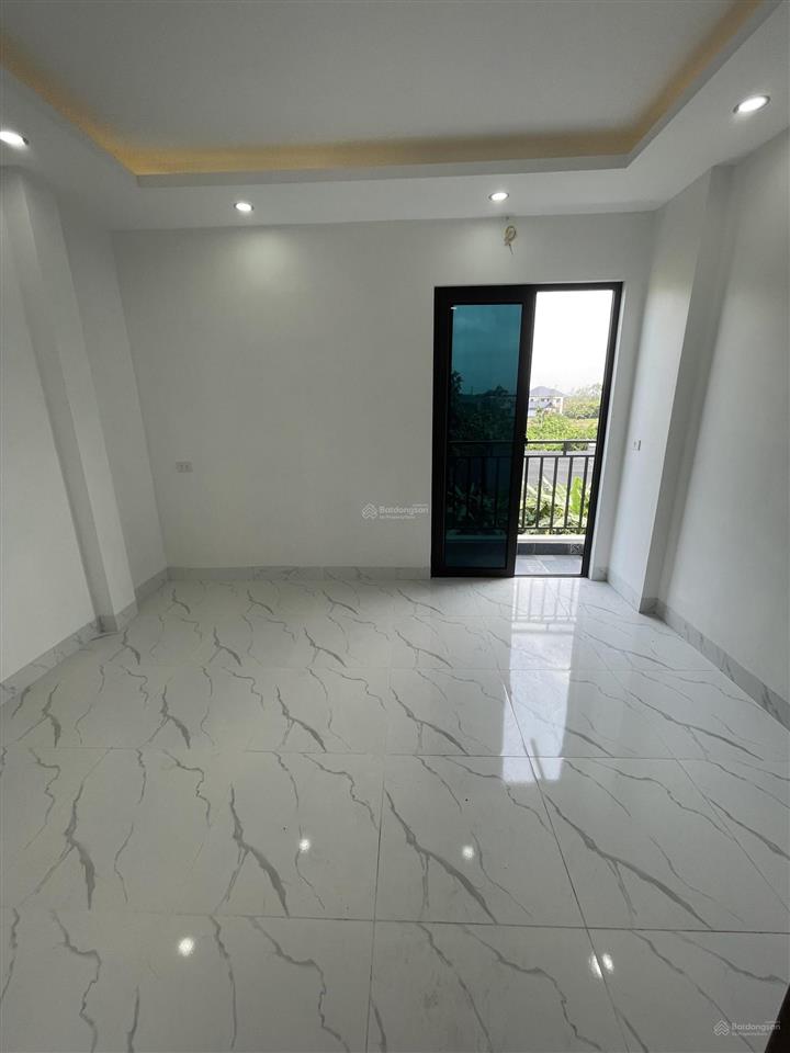 Bán nhà riêng 4 tầng 40m2. oto đỗ đầu ngõ. có sân thượng trước sau rộng thoáng. gần quốc lộ 6