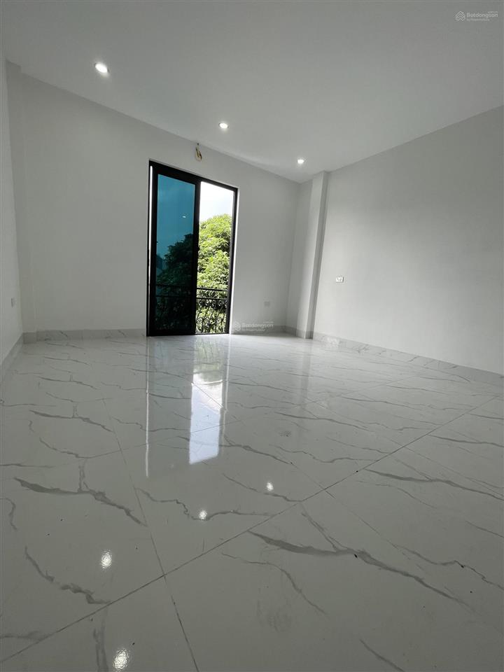Bán nhà riêng 4 tầng 40m2. oto đỗ đầu ngõ. có sân thượng trước sau rộng thoáng. gần quốc lộ 6