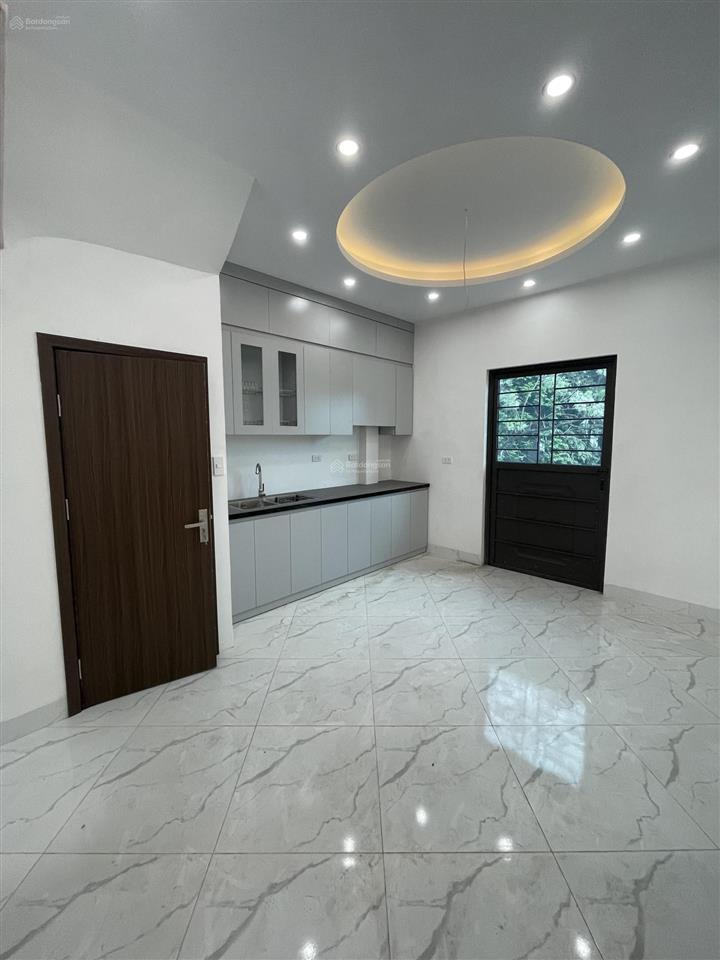 Bán nhà riêng 4 tầng 40m2. oto đỗ đầu ngõ. có sân thượng trước sau rộng thoáng. gần quốc lộ 6