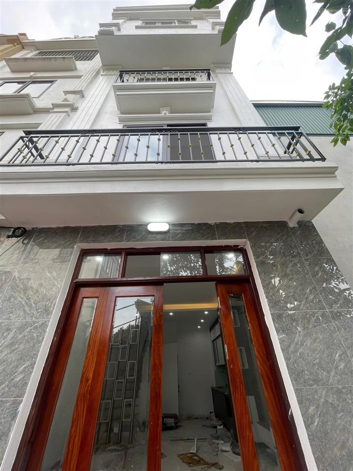 Bán nhà riêng 4 tầng 40m2. oto đỗ đầu ngõ. có sân thượng trước sau rộng thoáng. gần quốc lộ 6