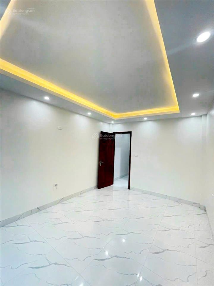 Với 2,8 tỷ nhà xây 4 tầng 33m2 cuối đồng mai. ô tô đỗ đầu ngõ. full nội thất cơ bản  0985 343 ***