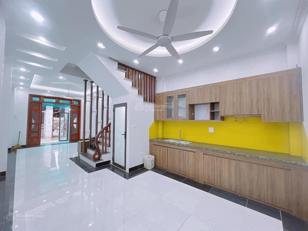 Bán nhà riêng 5pn, 3wc, 45m2 . xây độc lập. gần chợ, trạm y tế, giá chỉ 3,9ty