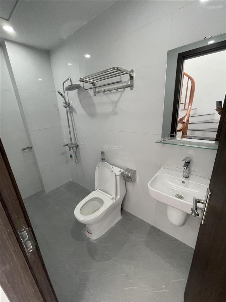 Đại hạ giá. nhà 4t x 40m2. gần ql6 có sân cổng riêng để xe. xung quanh tiện ích. giá chỉ 2,5 tỷ ctl